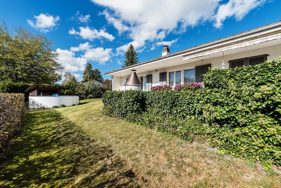 Bungalow mit Garten, Pool und viel Entwicklungspotenzial – Foto 3 von 17