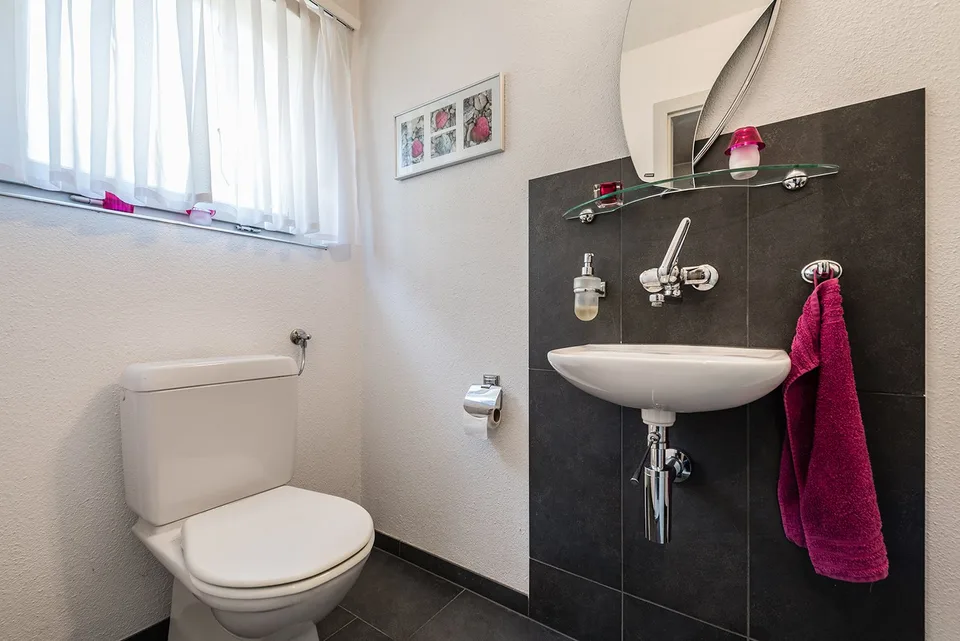 Bungalow mit Garten, Pool und viel Entwicklungspotenzial – Foto 11 von 17