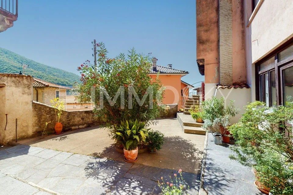 3 appartamenti con entrate separate e corte interna – photo 6 of 7