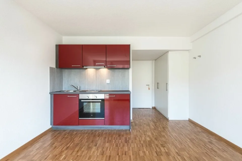 Studio moderne en centre-ville avec cuisine équipée intégrée – photo 2 sur 4