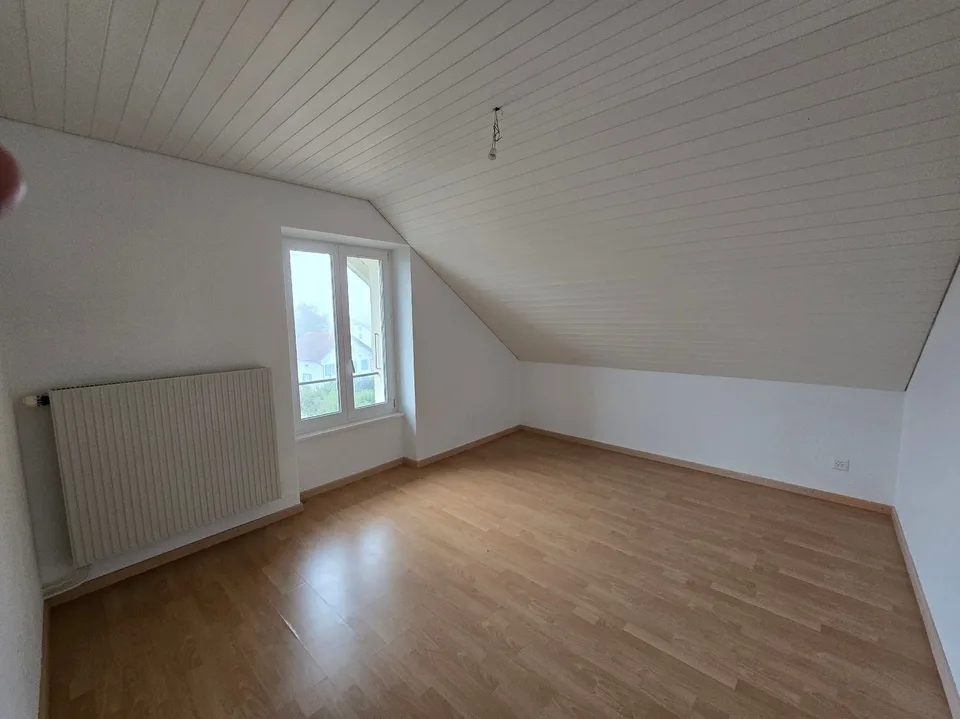 Bello appartamento di 3 locali situato in un quartiere tranquillo – foto 6 di 9