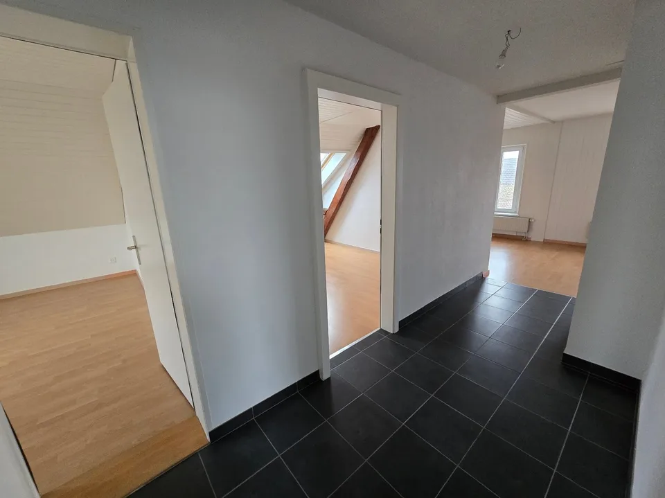 Bello appartamento di 3 locali situato in un quartiere tranquillo – foto 5 di 9