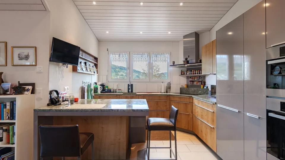 Appartement attique attractif de 4,5 pièces dans un emplacement central dans le pittoresque... – photo 5 sur 9
