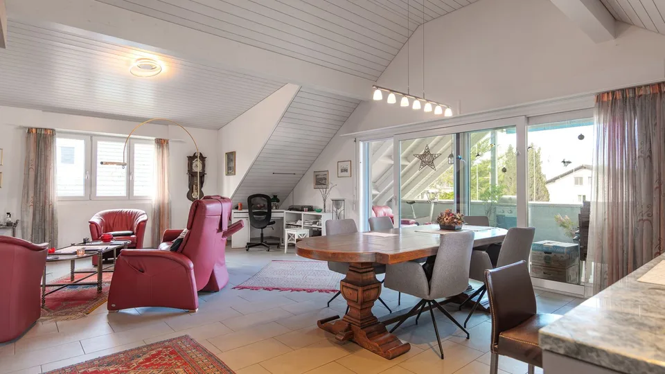 Appartement attique attractif de 4,5 pièces dans un emplacement central dans le pittoresque... – photo 6 sur 9