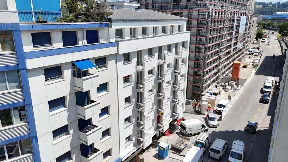 Ultimi lotti: 3.5 stanze completamente ristrutturate di 82 m² con due balconi – foto 2 di 13