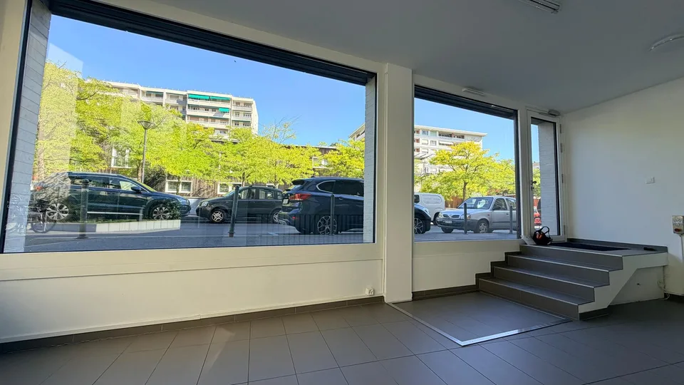 Arcata di ca. 36 m2 al piano terra + ca. 37 m2 nel seminterrato nel quartiere di Saint-Jean – foto 2 di 9