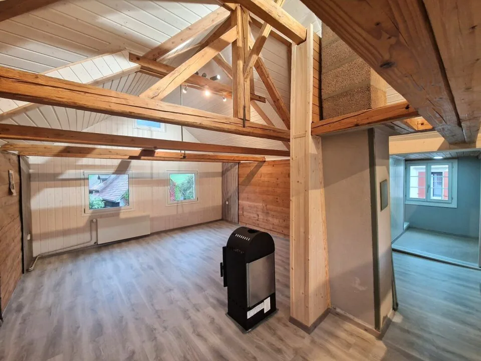 Bright, newly renovated 3.5-room attic apartment with fireplace – photo 3 of 9