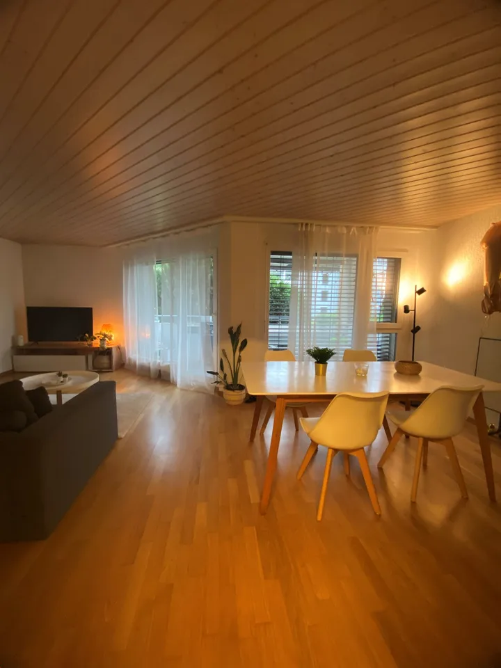 Grosszügige 2-Zimmerwohnung in ruhiger Parkanlage – Foto 2 von 14