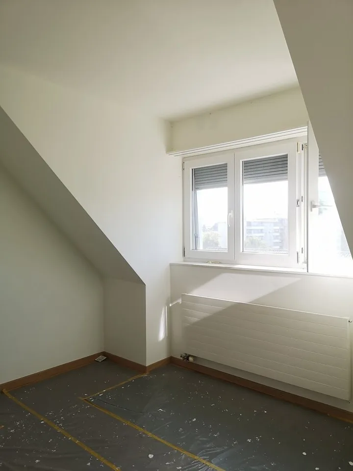 Heimelige 2-Zimmerdachwohnung in Seebach – Foto 3 von 8