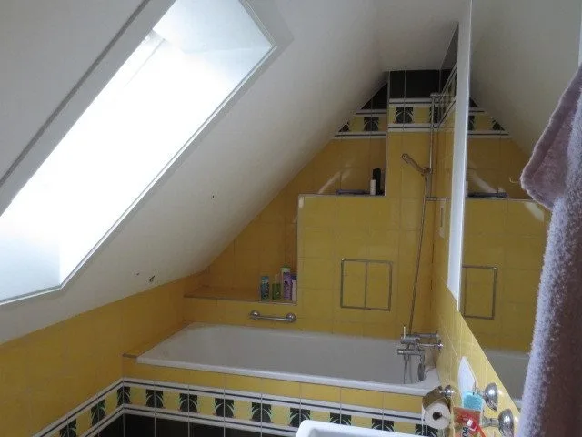 Heimelige 2-Zimmerdachwohnung in Seebach – Foto 2 von 8