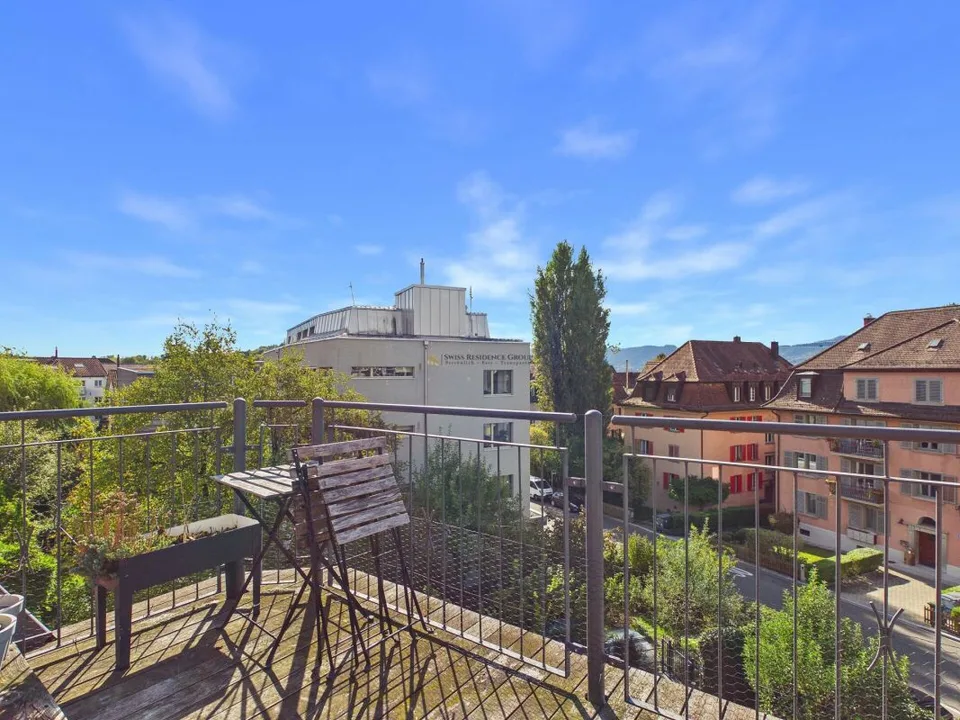 Gioiello urbano soleggiato con vista panoramica – foto 14 di 14