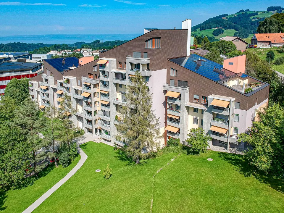 Grosszügige 4½-Zimmerwohnung mit Balkon und modernem Ausbaustandard – Foto 8 von 11