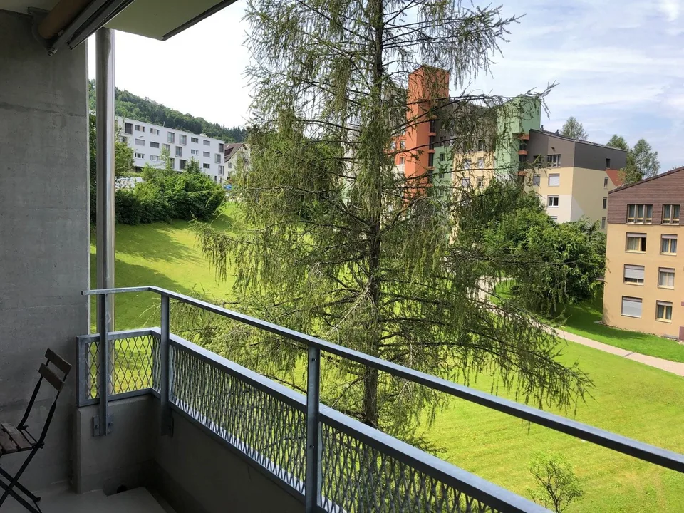 Grosszügige 4½-Zimmerwohnung mit Balkon und modernem Ausbaustandard – Foto 4 von 11