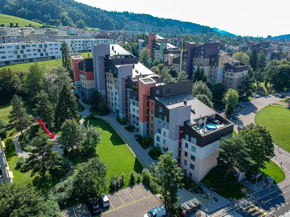 Grosszügige 4½-Zimmerwohnung mit Balkon und modernem Ausbaustandard – Foto 7 von 11