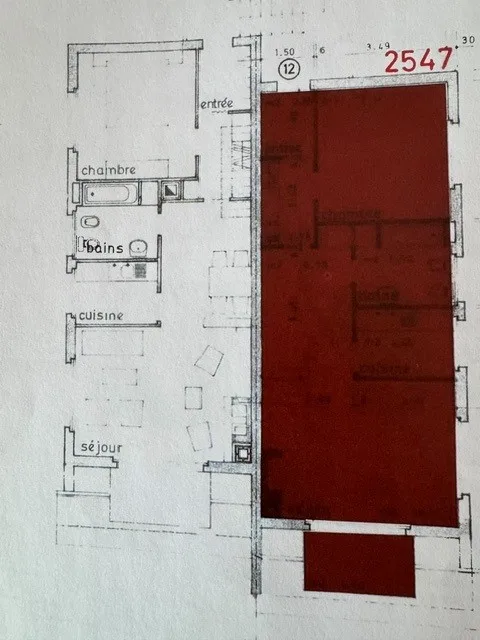 LUTRY - Charmantes 2.5-Zimmer-Dachgeschosswohnung mit Aussicht und Balkon – Foto 9 von 9