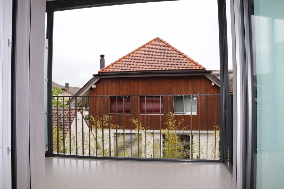 Moderne helle 1.5-Zimmer-Wohnung mit Balkon in Gals – Foto 6 von 6