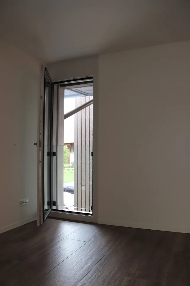 Moderne helle 1.5-Zimmer-Wohnung mit Balkon in Gals – Foto 5 von 6