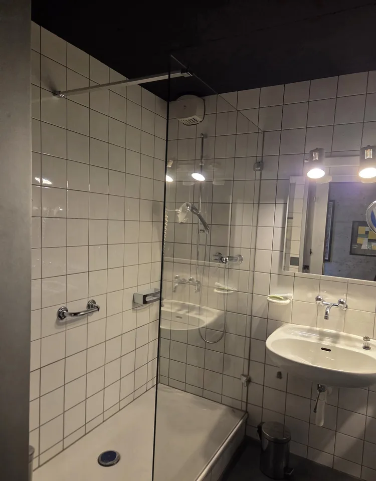 Affascinante casa a schiera 5.5 locali a Biel – Vivere con stile e comfort – foto 8 di 9
