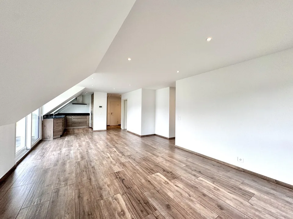 Charmante 3.5-Zimmer-Dachwohnung in Bösserach – Foto 4 von 9