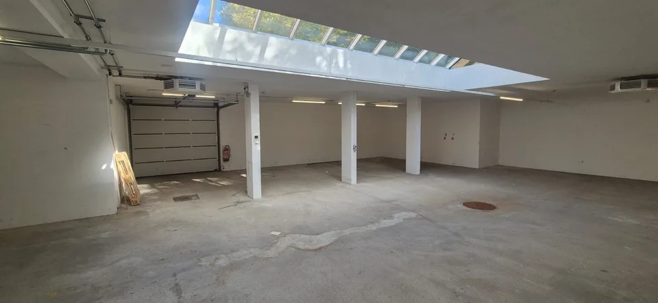 Espace industriel de 227 m² à louer à Le Locle – Disponible immédiatement – photo 3 sur 7