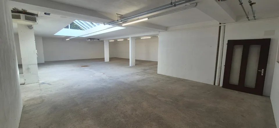 Espace industriel de 227 m² à louer à Le Locle – Disponible immédiatement – photo 4 sur 7
