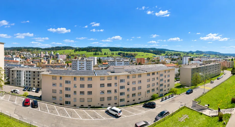 Wunderschöne 4.0 Zimmer mit 2 Balkonen, von denen einer sehr geräumig ist, und Panoramablick – Foto 8 von 17