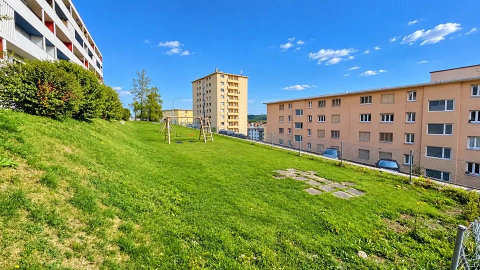 Wunderschöne 4.0 Zimmer mit 2 Balkonen, von denen einer sehr geräumig ist, und Panoramablick – Foto 17 von 17