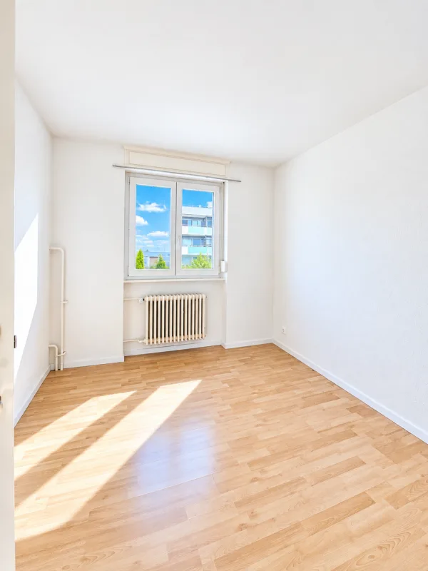 Wunderschöne 4.0 Zimmer mit 2 Balkonen, von denen einer sehr geräumig ist, und Panoramablick – Foto 16 von 17