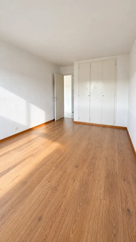 Wunderschöne 4.0 Zimmer mit 2 Balkonen, von denen einer sehr geräumig ist, und Panoramablick – Foto 10 von 17