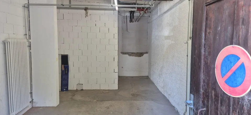 Local commercial avec garage à louer – Rue de la Concorde 53, Le Locle – photo 2 sur 3