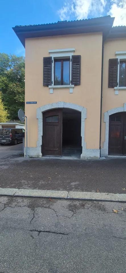 Local commercial avec espace de stockage à louer – Le Locle – photo 2 sur 2