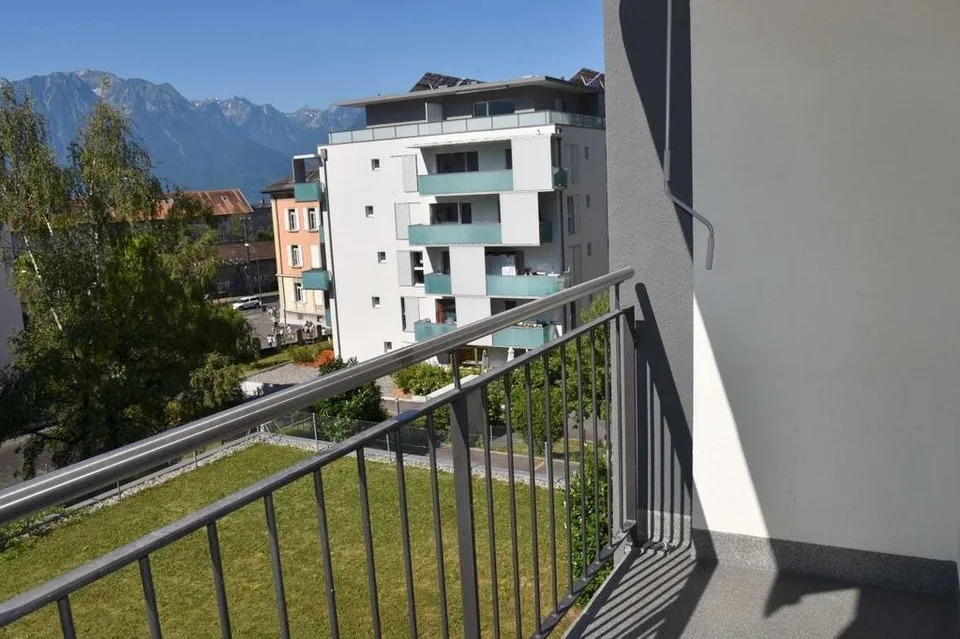 In a renovated building, beautiful 3-room apartment close to the train station – photo 7 of 8