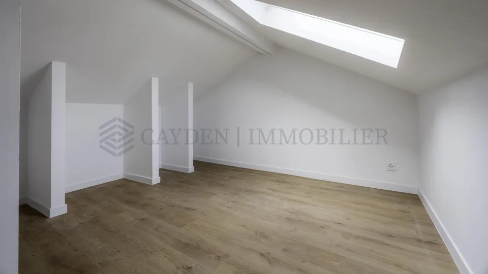 Renovierte Villa mit Garten und separater Wohnung – Foto 8 von 11