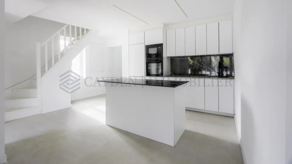 Renovierte Villa mit Garten und separater Wohnung – Foto 3 von 11
