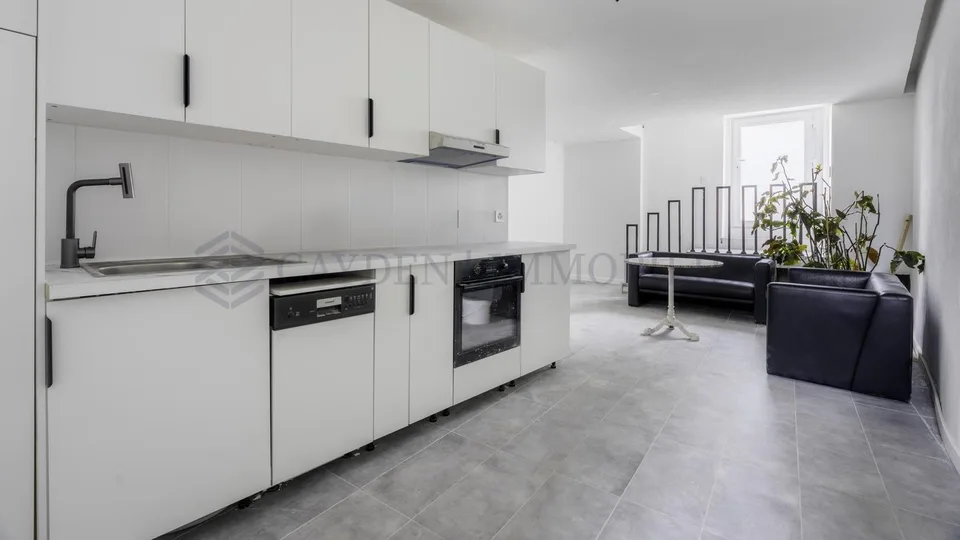Renovierte Villa mit Garten und separater Wohnung – Foto 10 von 11