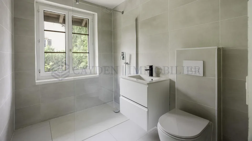 Renovierte Villa mit Garten und separater Wohnung – Foto 4 von 11