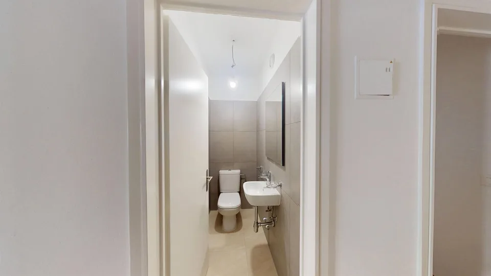 Two steps from the center: spacious 4.5 rooms renovated – photo 10 of 10