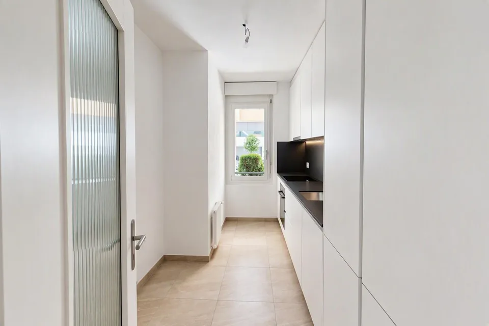 Two steps from the center: spacious 4.5 rooms renovated – photo 2 of 10