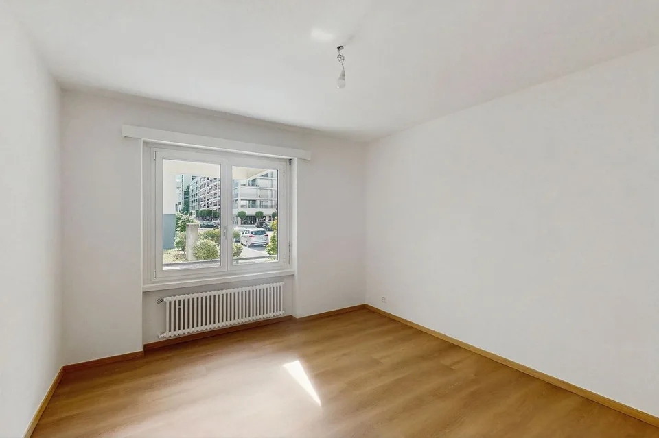 Two steps from the center: spacious 4.5 rooms renovated – photo 8 of 10