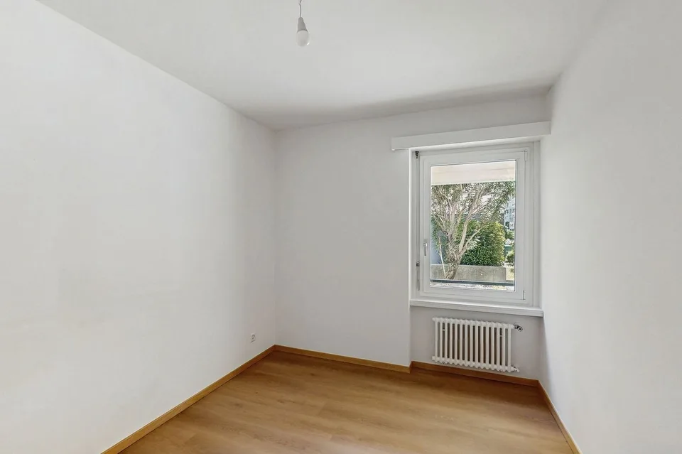 Two steps from the center: spacious 4.5 rooms renovated – photo 7 of 10