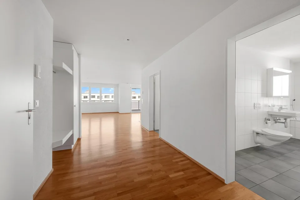 Spacious apartment with sunny garden seating area – photo 8 of 9