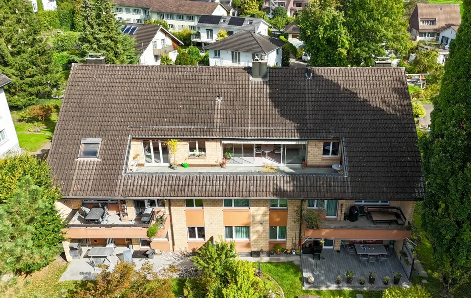 Appartement spacieux au dernier étage avec terrasse ensoleillée – photo 2 sur 13