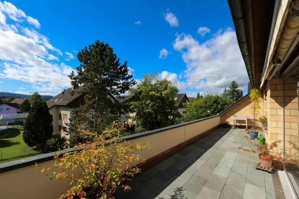 Appartement spacieux au dernier étage avec terrasse ensoleillée – photo 4 sur 13