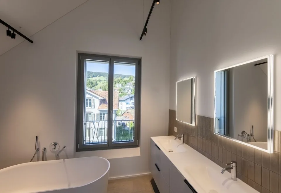 Surconstruction de la gare: appartements de penthouse exclusifs avec vue panoramique imprenable sur le lac Ägeri – photo 9 sur 11