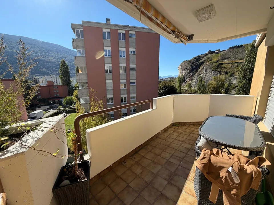 Apartment – 5th floor – outdoor parking spaces – photo 2 of 11