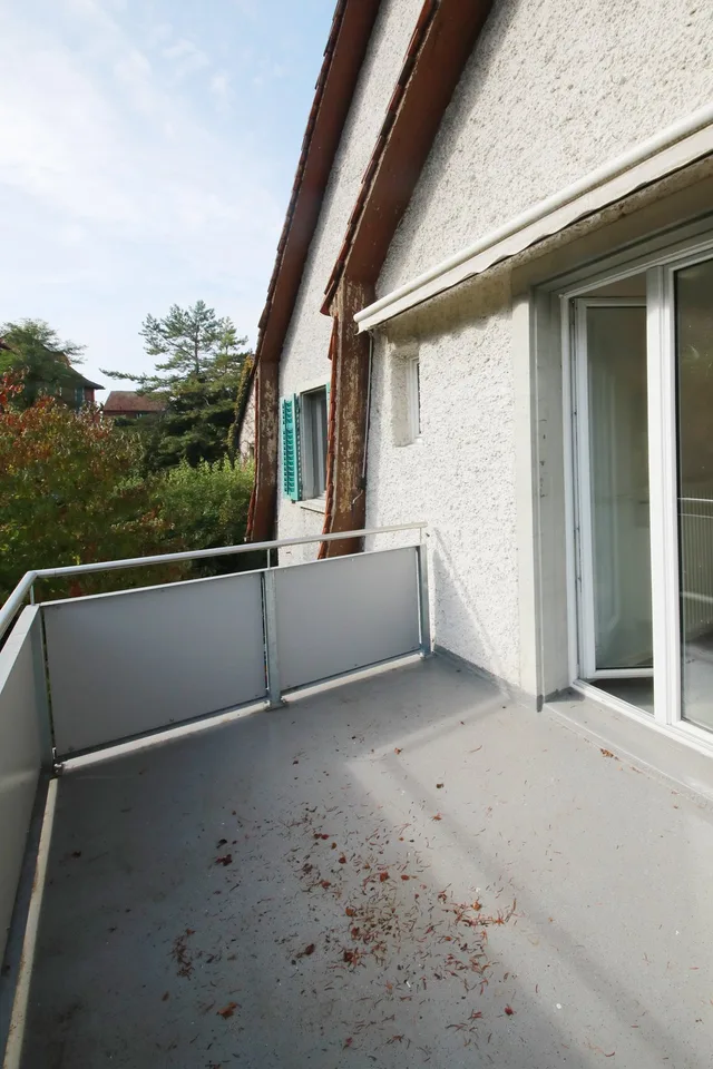 Appartamento di 3,5 locali ristrutturato con 2 balconi, 1° piano con posto giardino – foto 13 di 14
