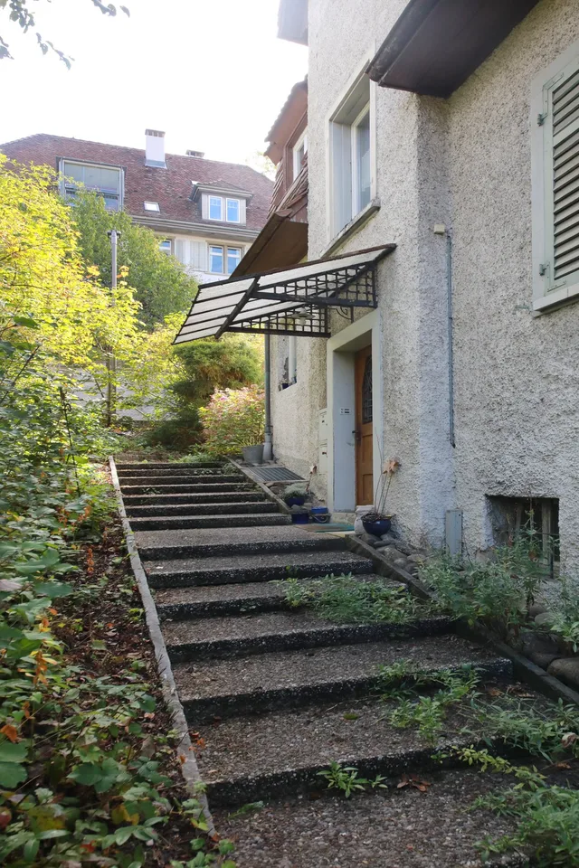 Appartamento di 3,5 locali ristrutturato con 2 balconi, 1° piano con posto giardino – foto 4 di 14
