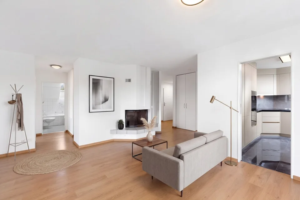Wohnen mit Charme: Helle 5.5-Zimmer-Dachmaisonette mit Cheminée – Foto 4 von 13