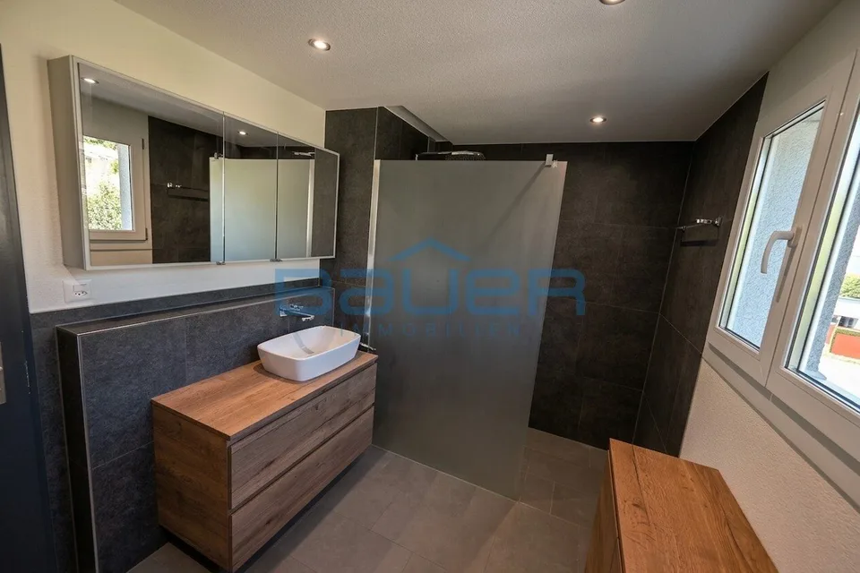 Viel Platz für die ganze Familie 7.5-Zimmer-Reihenhaus mit Garten – Foto 10 von 13