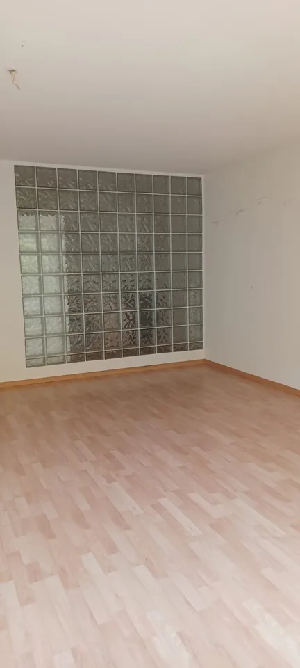 Appartamento accogliente di 1,5 locali con balcone a Losone – foto 7 di 13